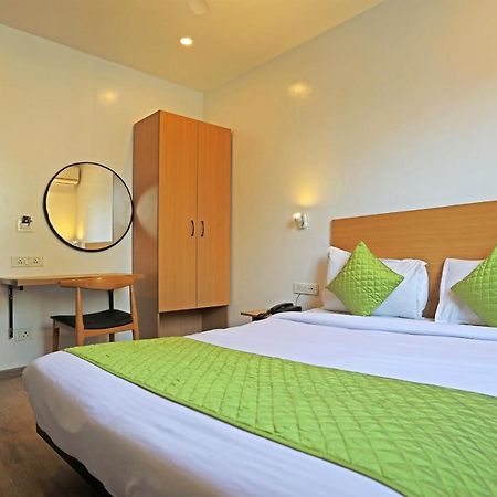 Hotel Yellow Chilli Britannia Chowk- Couple Friendly Local Id Accepted New Delhi Exterior photo