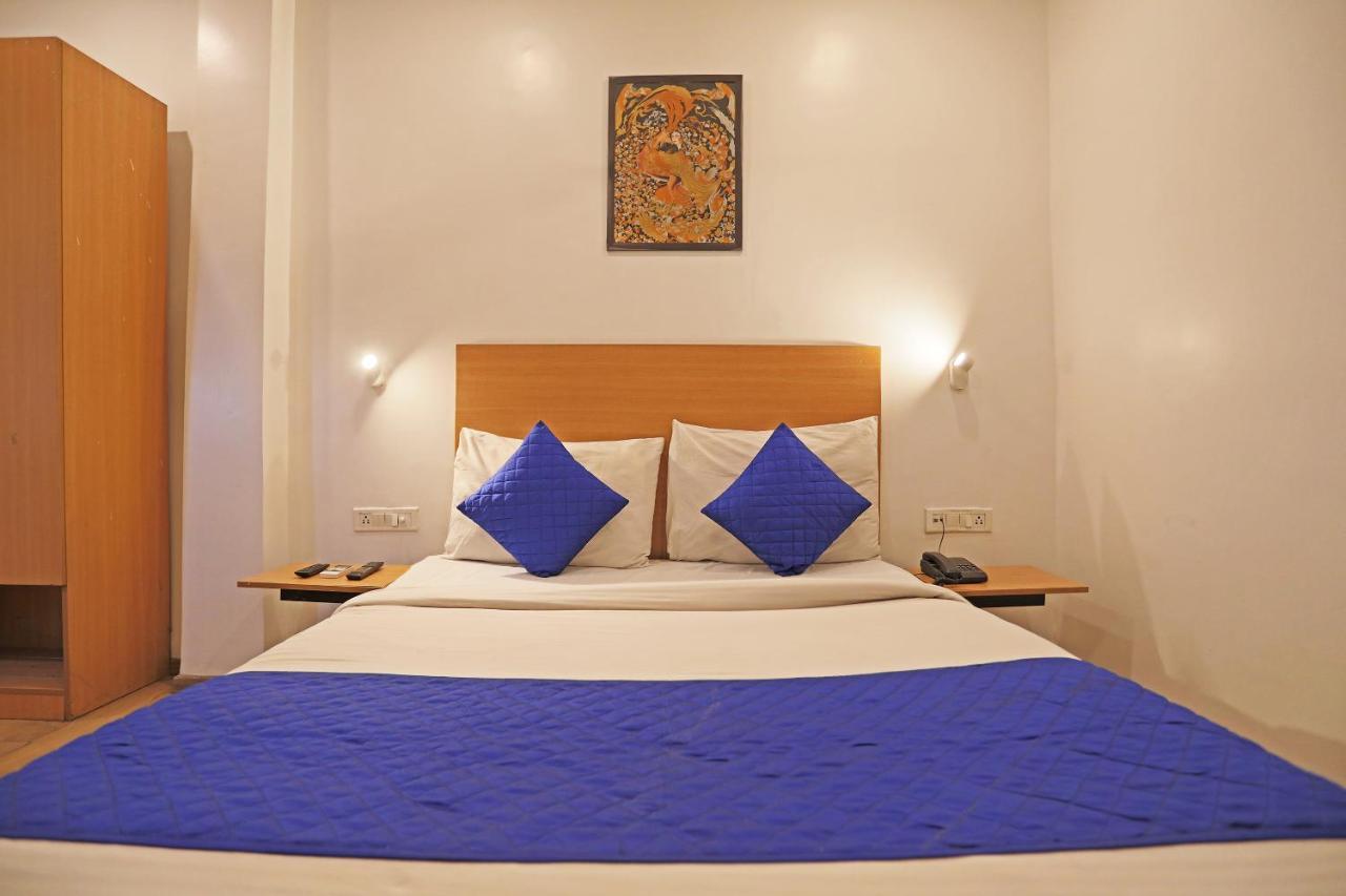 Hotel Yellow Chilli Britannia Chowk- Couple Friendly Local Id Accepted New Delhi Exterior photo
