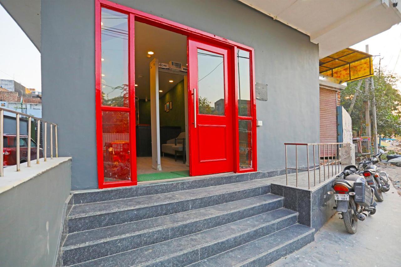 Hotel Yellow Chilli Britannia Chowk- Couple Friendly Local Id Accepted New Delhi Exterior photo