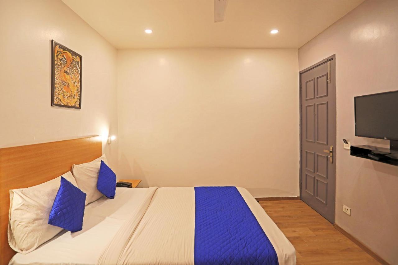 Hotel Yellow Chilli Britannia Chowk- Couple Friendly Local Id Accepted New Delhi Exterior photo