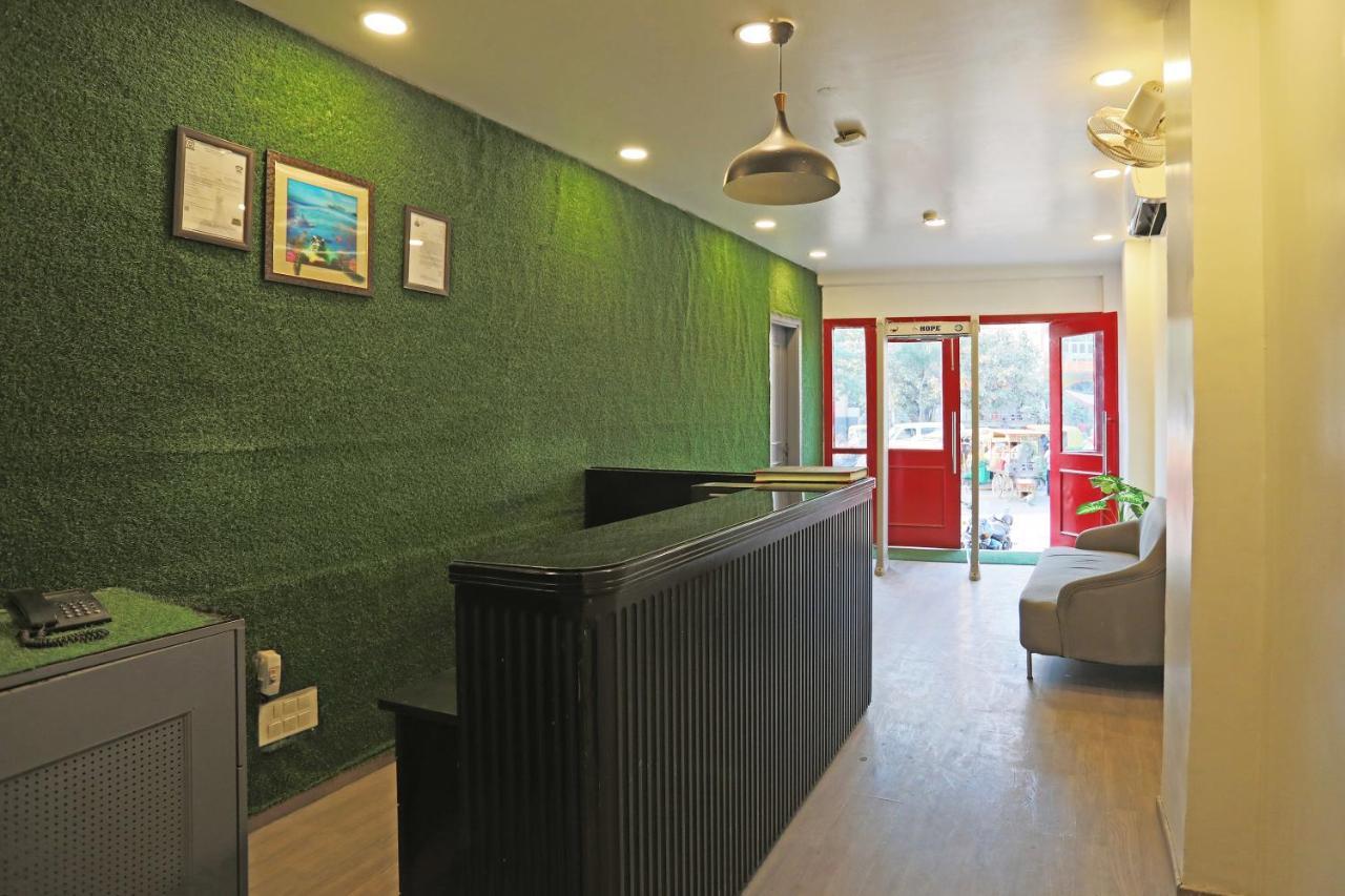 Hotel Yellow Chilli Britannia Chowk- Couple Friendly Local Id Accepted New Delhi Exterior photo